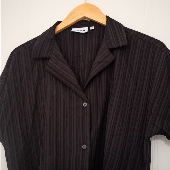 Weekday Short sleeved shirt European size 34 - Picture 2 of 2